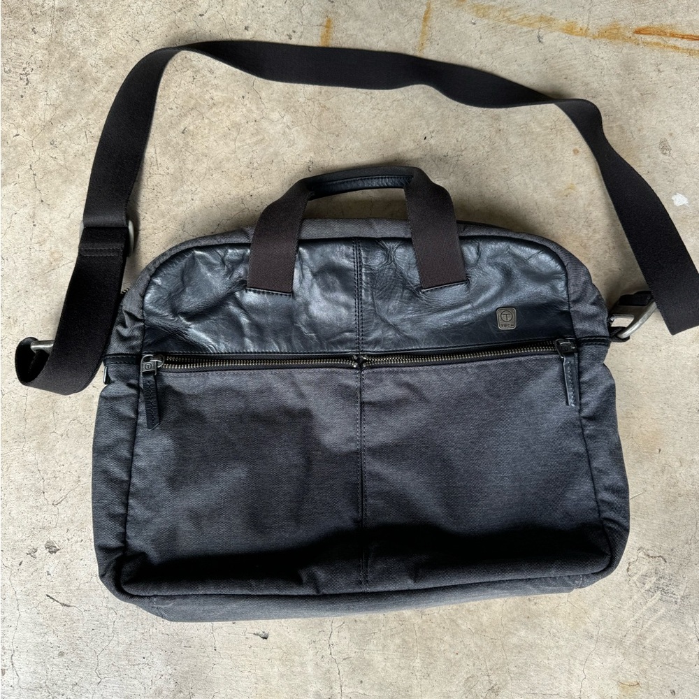 TUMI T-Tech Laptop Messenger Bag Briefcase Organizer Travel